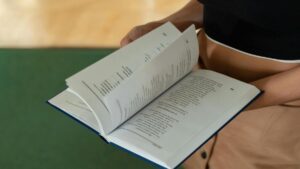 karakteristik buku ajar