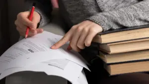 Perbedaan Abstrak dan Kesimpulan