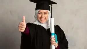 Perbedaan vokasi dan sarjana